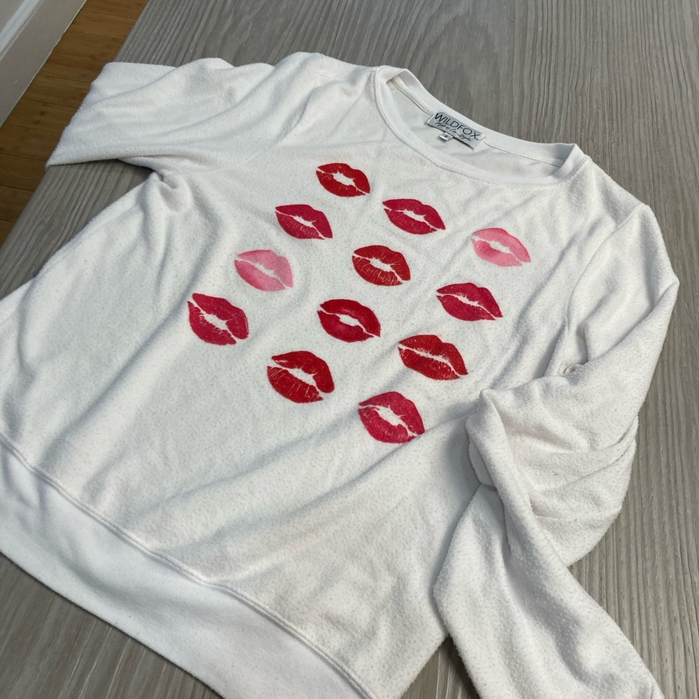 Wild fox lips sweater shirt